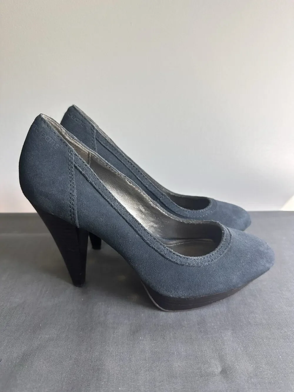 Vintage Calvin Klein Size 8 Blue Suede Heels Platform Toe Slip On Stiletto